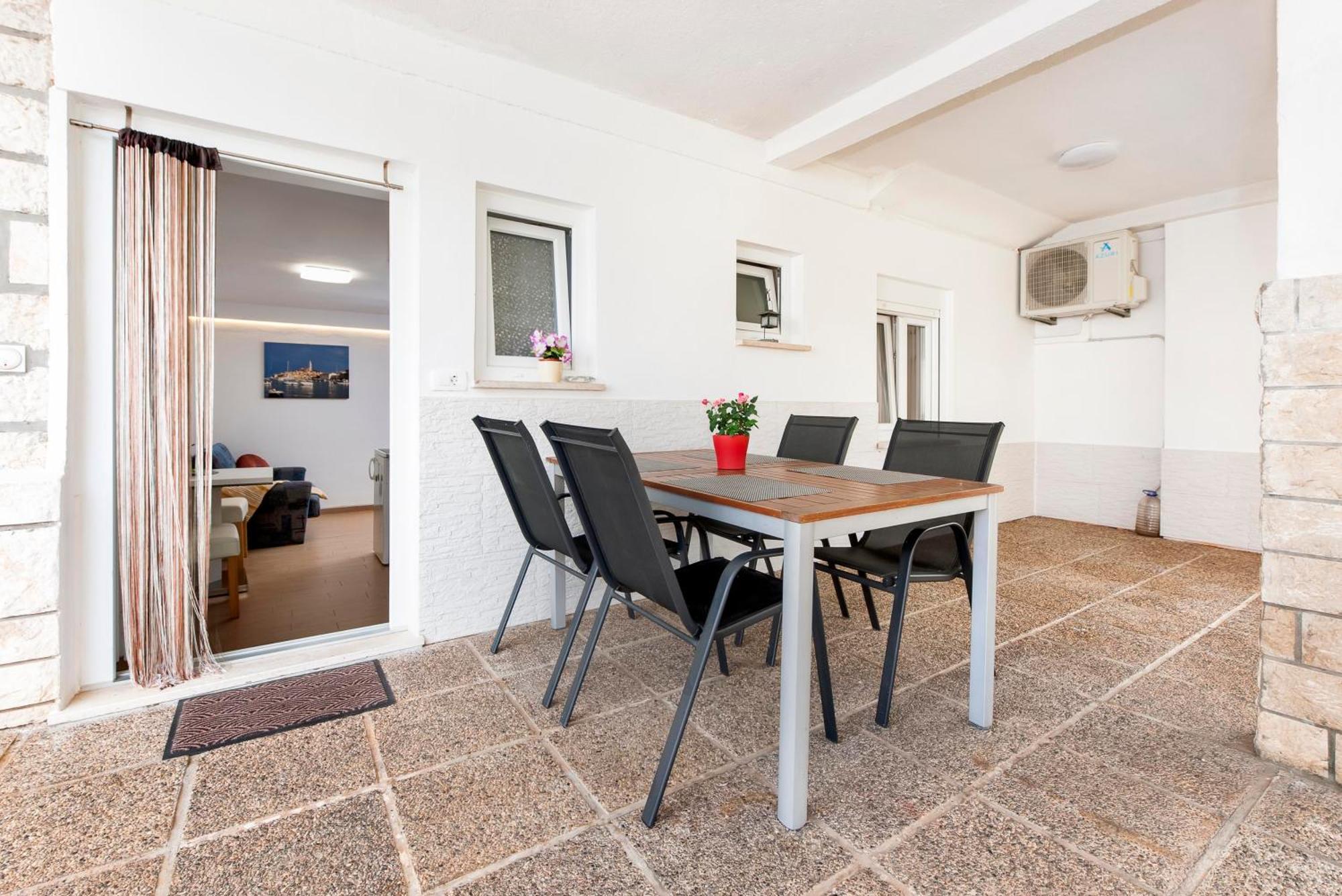 Apartments And Room Silvana Rovinj Exterior photo