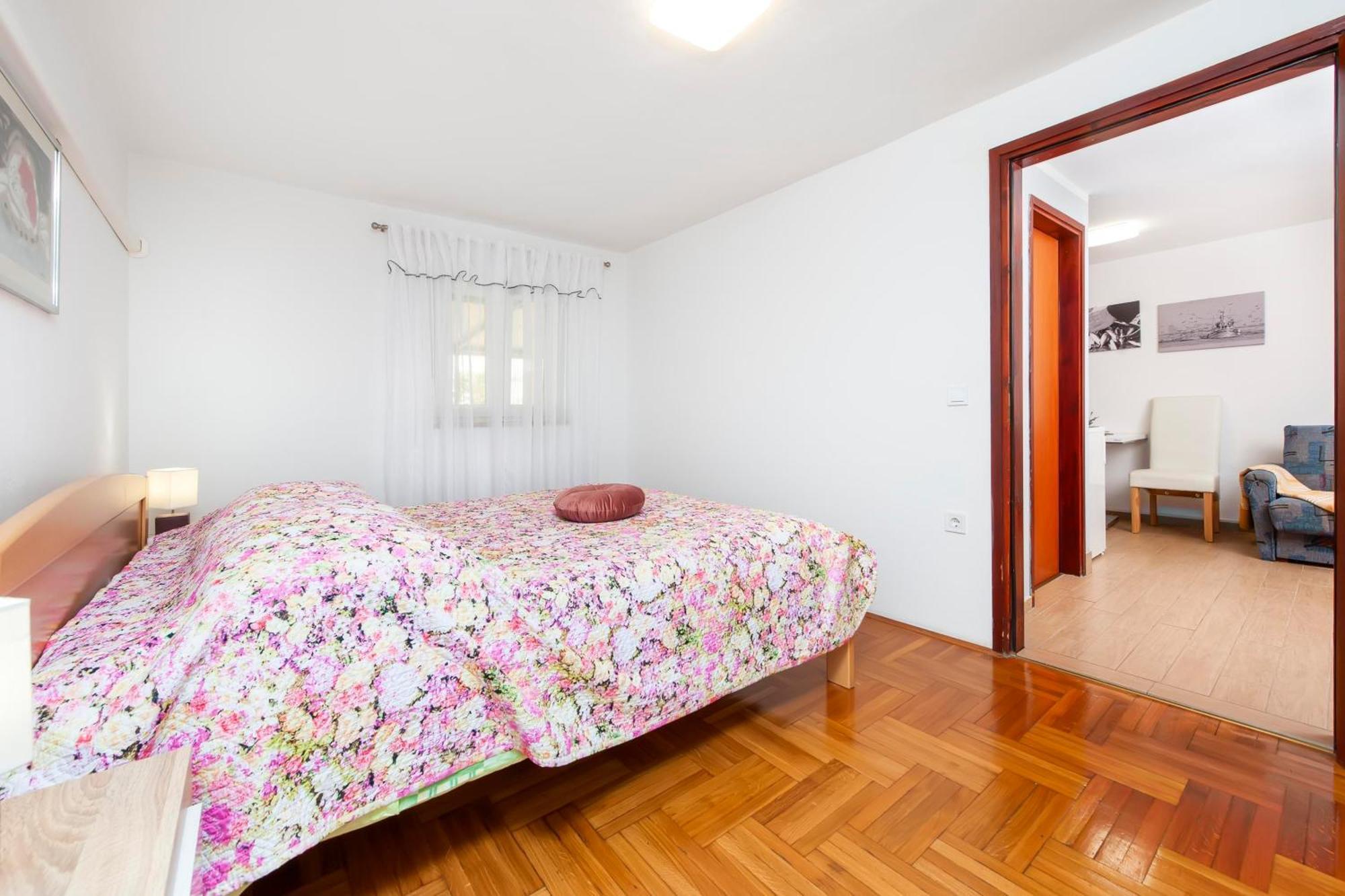 Apartments And Room Silvana Rovinj Exterior photo