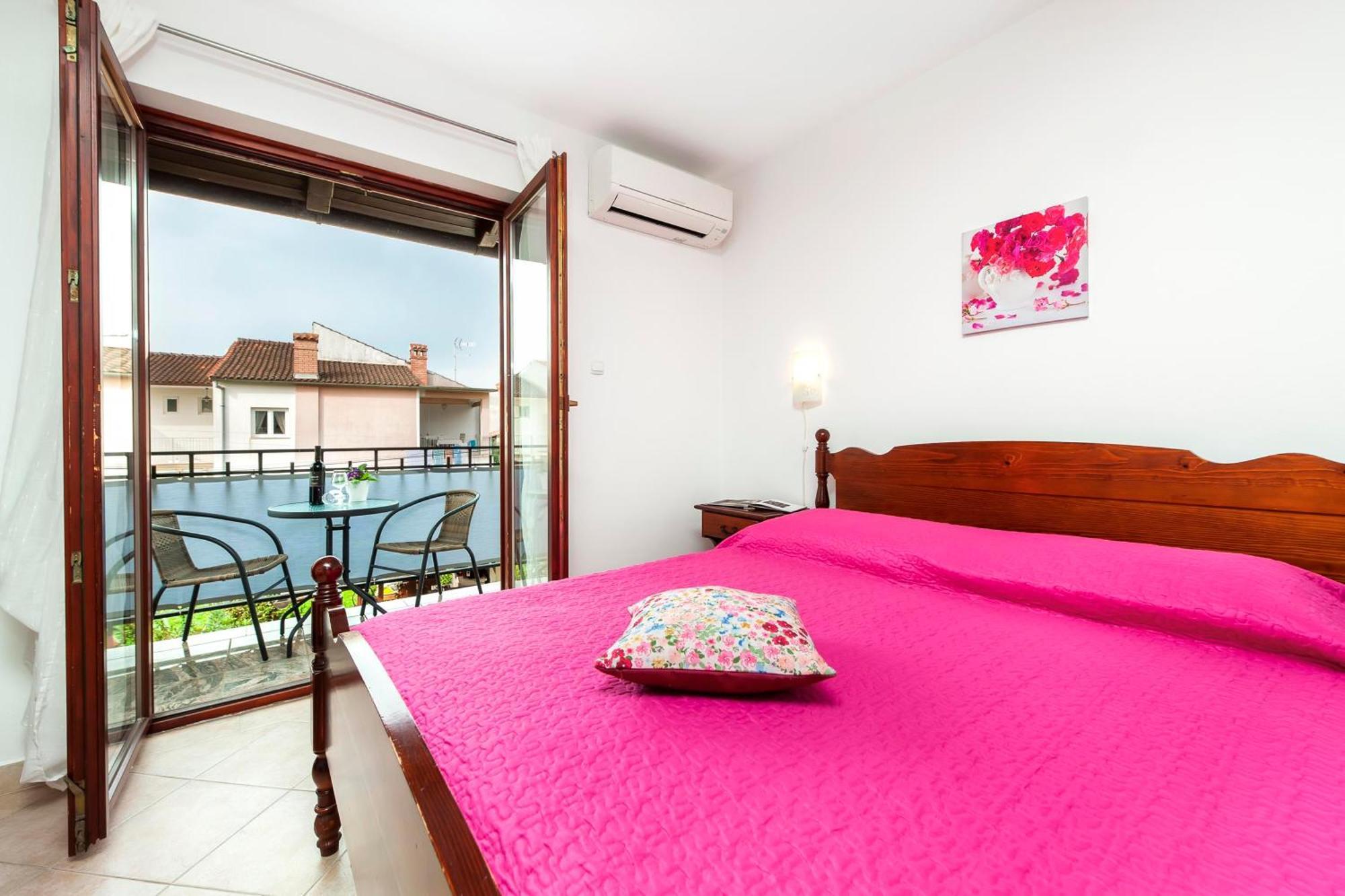 Apartments And Room Silvana Rovinj Exterior photo