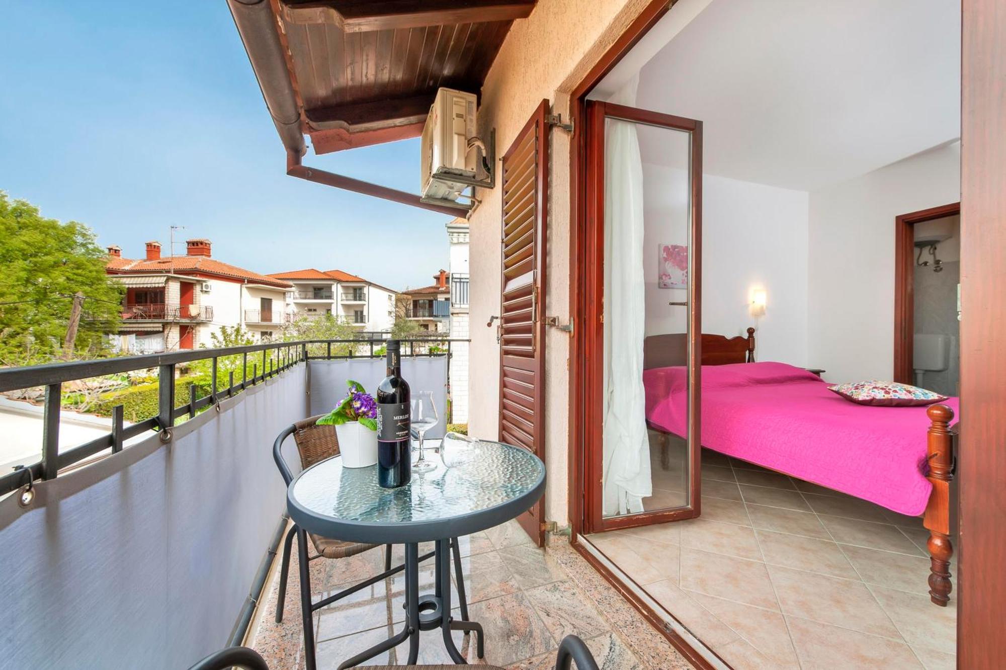 Apartments And Room Silvana Rovinj Exterior photo