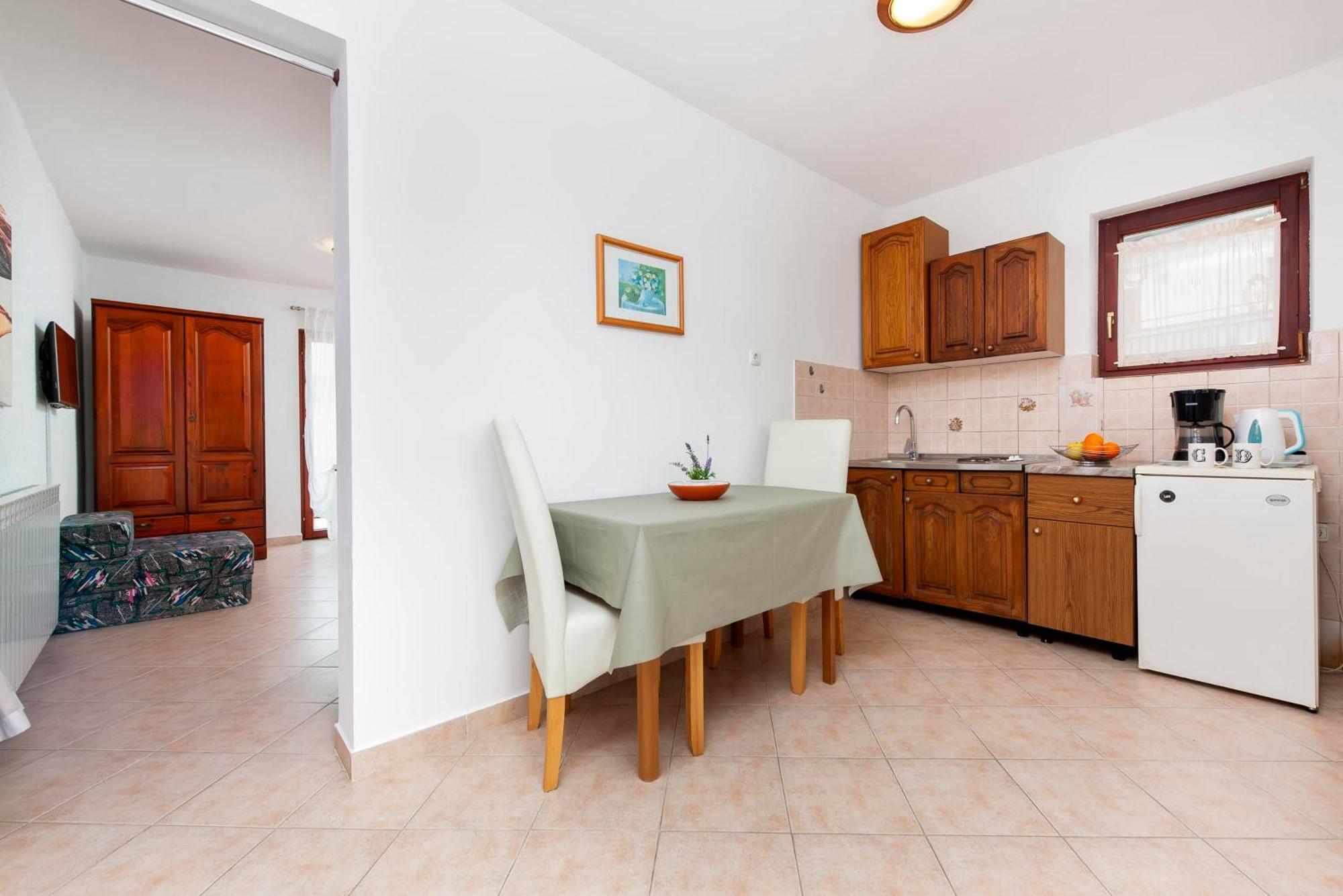 Apartments And Room Silvana Rovinj Exterior photo